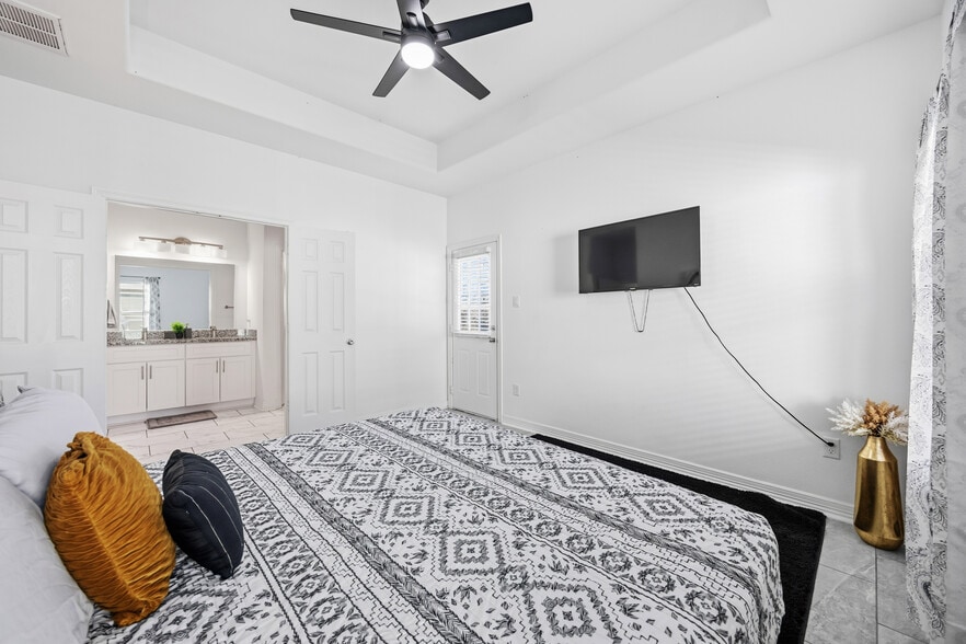 Building Photo - 3825 Easy St