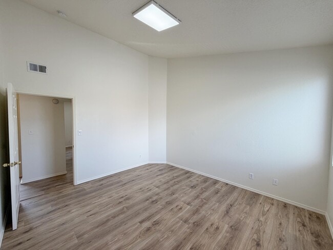 Building Photo - 1105 Meadowlark Way SE