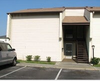 Building Photo - One Bedroom with balcony.