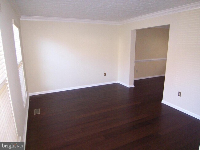 Building Photo - 411 Grasmere Dr