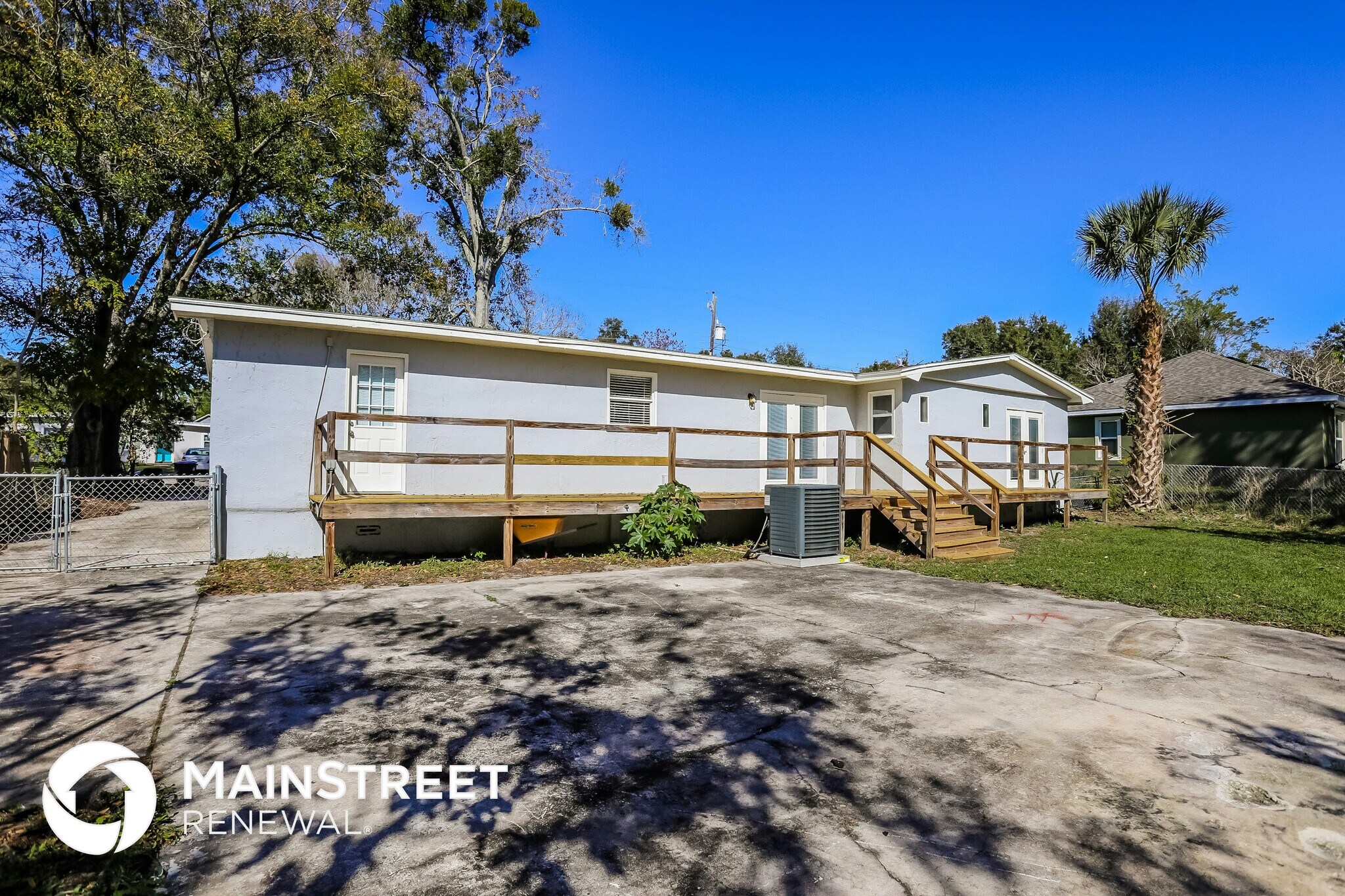 Building Photo - 1442 Lakecrest Dr