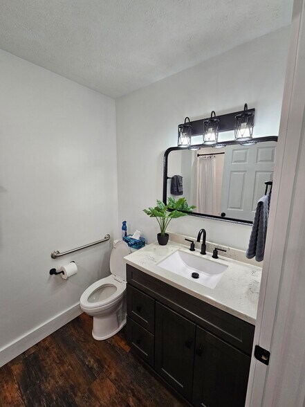 Building Photo - 231 Walnut St