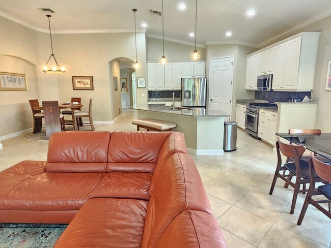 Building Photo - Annual Furnished or Unfurnished 3 Bedroom 2 Bathroom Second Floor Condo in Venetian Golf & River ...