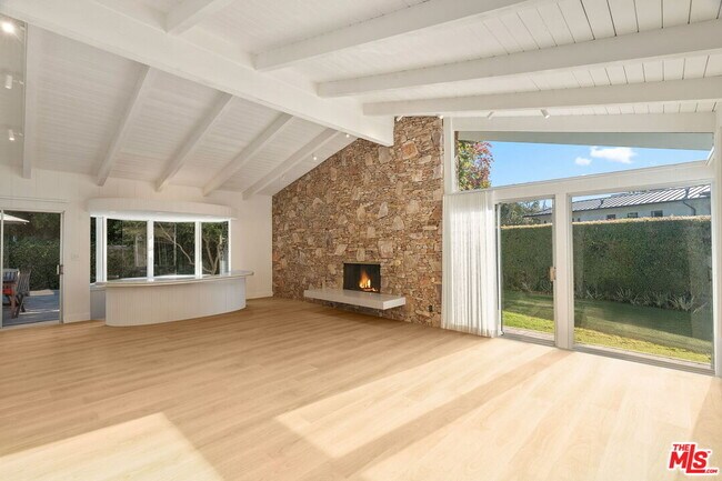 Building Photo - 650 N Tigertail Rd