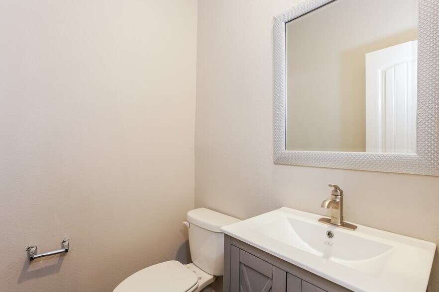 Building Photo - 3013 Colorado Dr