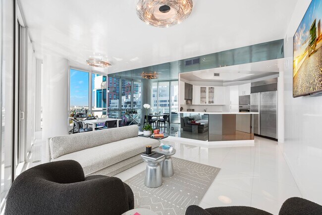 Building Photo - 100 South Pointe Dr