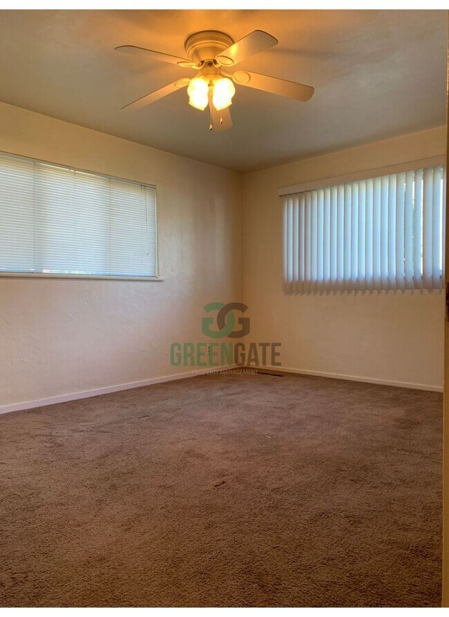 Building Photo - 338 3rd St