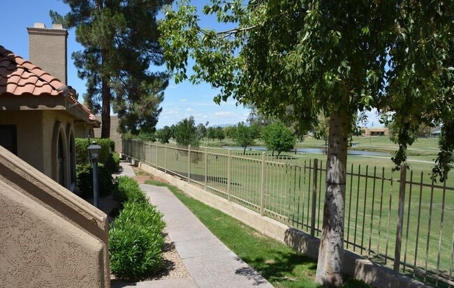 Building Photo - 1211 N Miller Rd