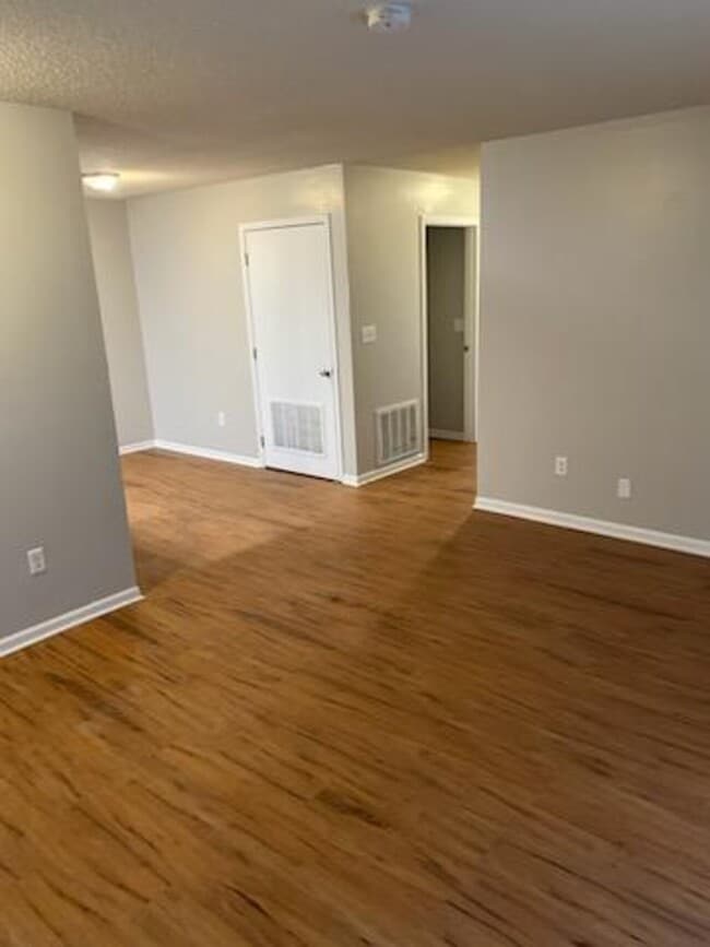 Building Photo - Schuyler_Pinnacle Apts
