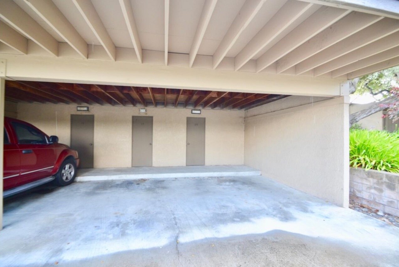 Building Photo - 99 Montsalas Dr