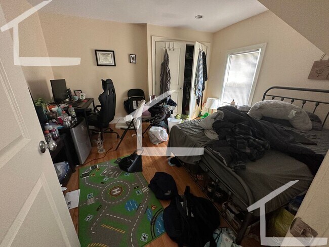 Building Photo - Gorgeous 4 Bed Next to Murray Field Available 9/1/2026
