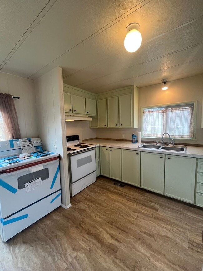 Building Photo - 3-Bedroom 1-Bathrrom home near Dorris Ranch