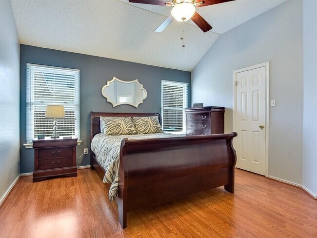 Building Photo - 1016 Mohican St