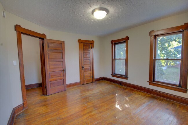 Building Photo - SL AAC907