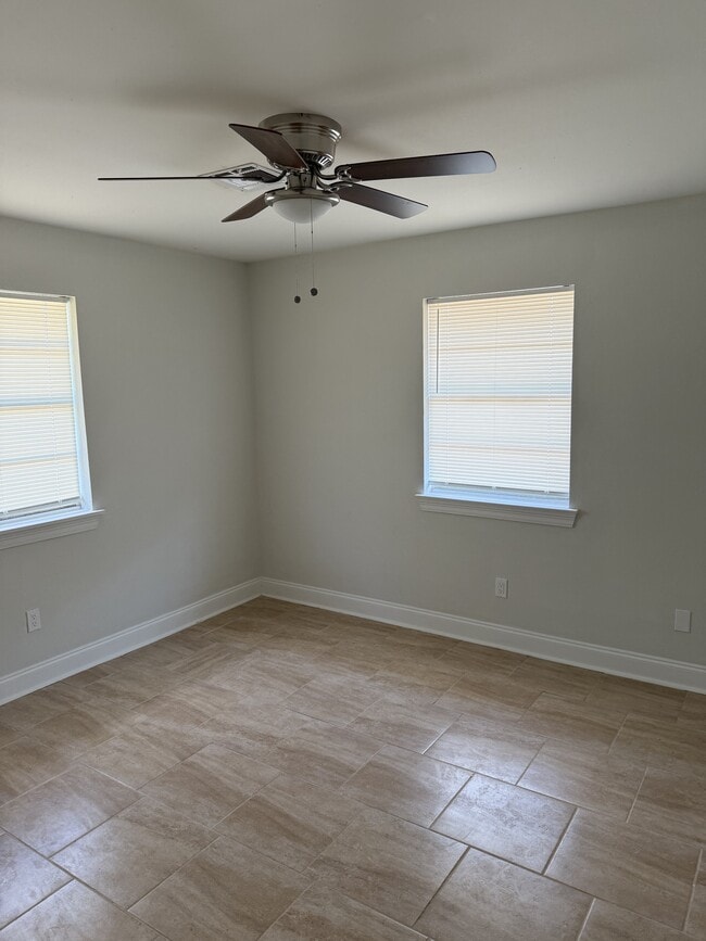 Building Photo - 3316 Laplace St