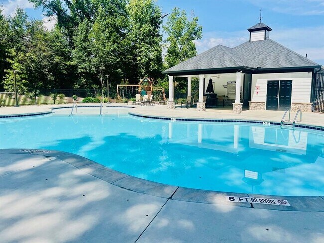 Building Photo - 4829 Dufour Dr