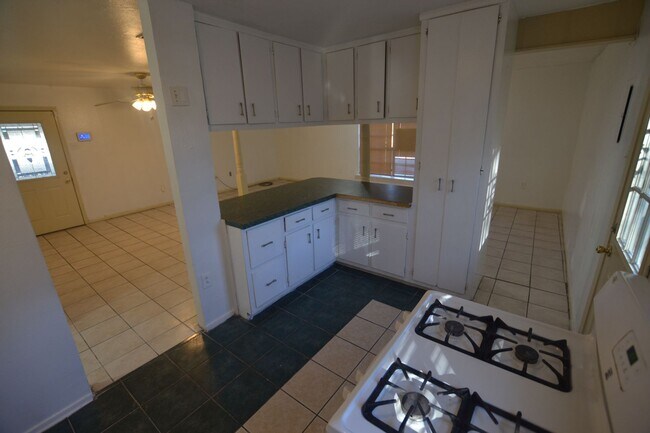 Building Photo - Housing Vouchers Accepted!!!  Location!  Newly updated, 4 bedroom, 2 bath home in historic Beechw...
