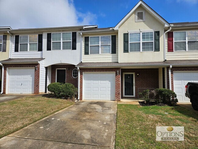 Building Photo - 3BR Townhouse
