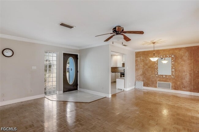 Building Photo - 806 N Entrada Dr