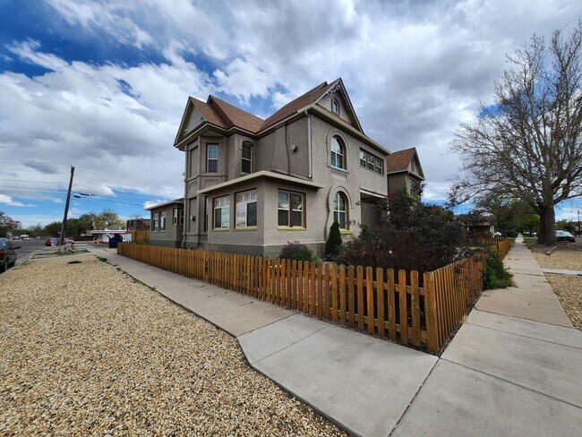 Building Photo - 1000 Carteret Ave