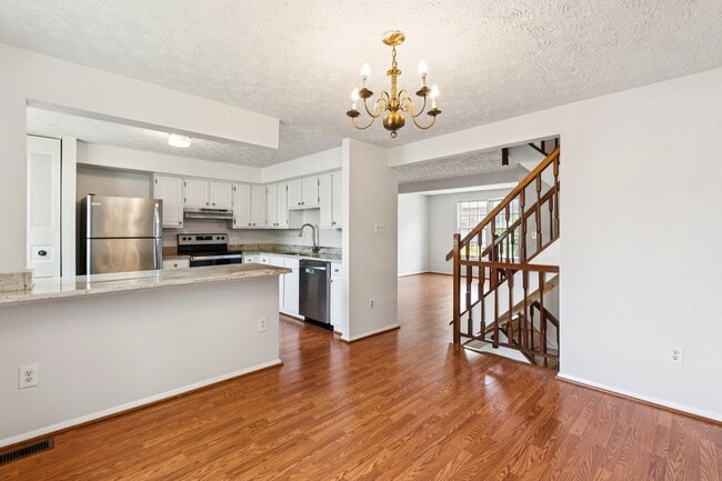 Building Photo - Conveniently located in the Courts of Tysons!
