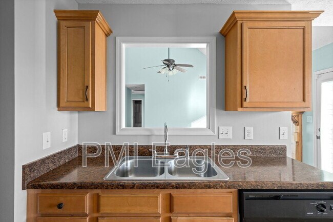 Building Photo - 3565 Southwood Dr