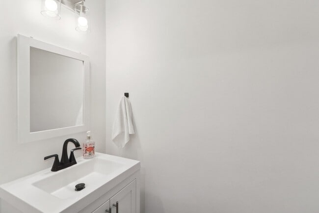 Building Photo - 3008 N Spaulding Ave