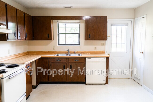 Building Photo - 1828 Lively Rd