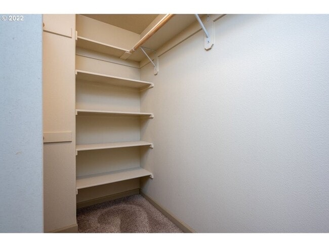 Building Photo - 4 Bedroom Home near Orenco Station!!