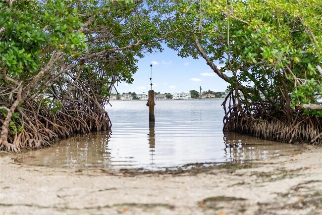 Building Photo - 1750 Benjamin Franklin Dr