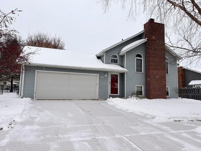 Primary Photo - Charming 3-Bedroom Home FOr Rent with Sunroom, Fenced Backyard & Attached Garage
