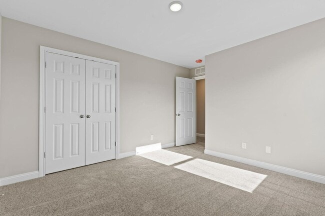 Building Photo - 905 Camden Ct