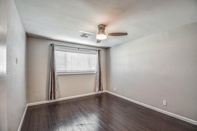 Building Photo - 21 E McKinley St