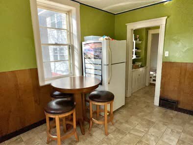 Building Photo - 1212 E 3rd St