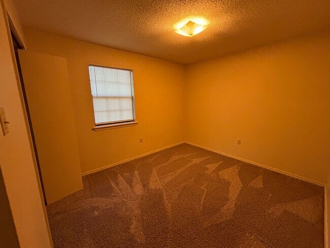 Building Photo - 311 N Joplin, Apt 1-7