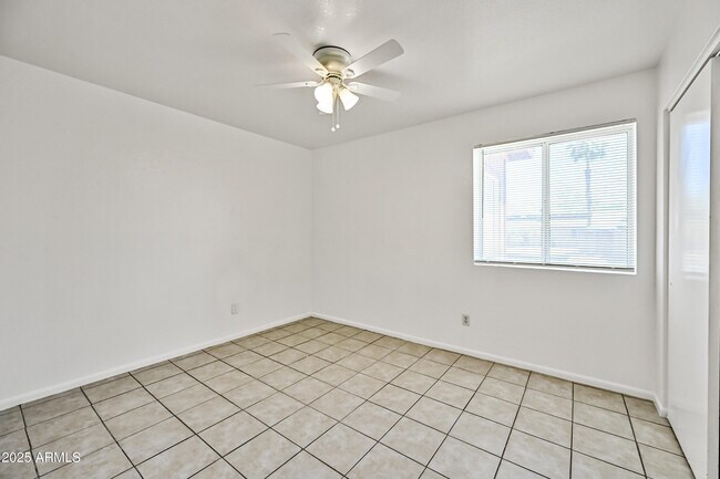 Building Photo - 435 E Vine Ave