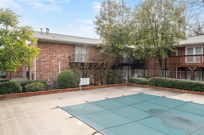 Building Photo - 4266 Roswell Rd NE