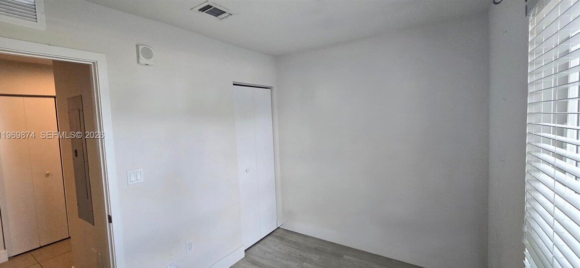 Building Photo - 2535 NE 193rd St