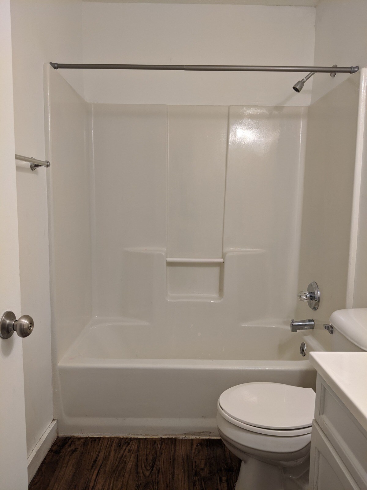 Shower - 1227 Hilltop Dr