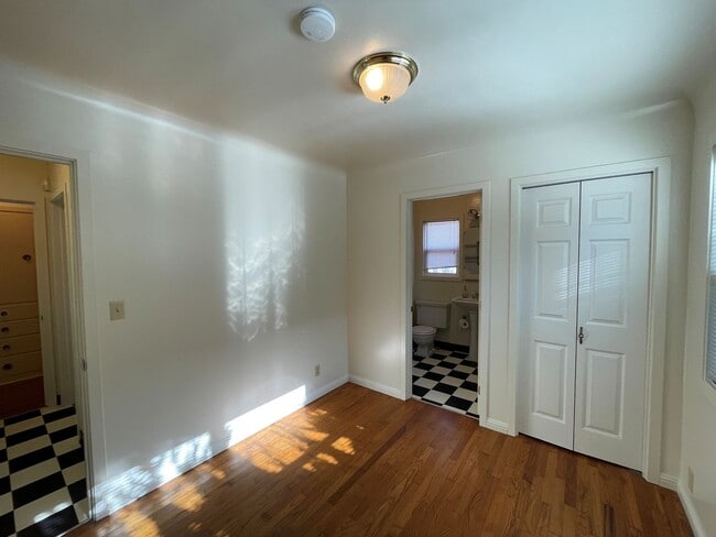 Building Photo - 1911 H St