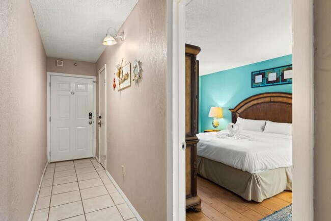 Building Photo - 8743 Thomas Dr