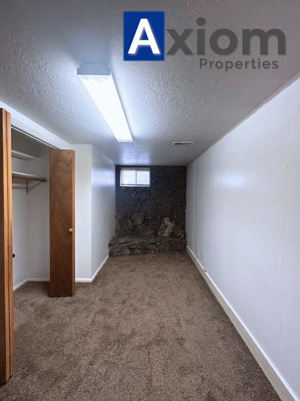 Building Photo - 1005 1/2 Park Lane-