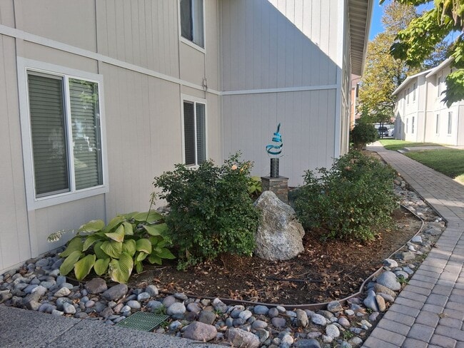 Primary Photo - Cute One Bedroom With Swimming Pool, Club ...