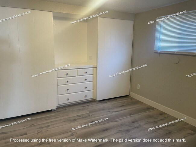 Building Photo - 15227 Plum St
