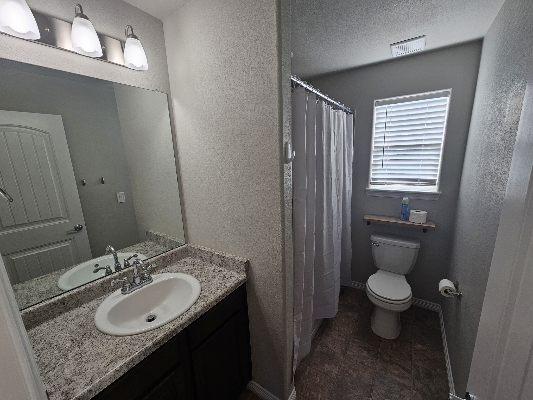 Building Photo - 9996 Castor Dr