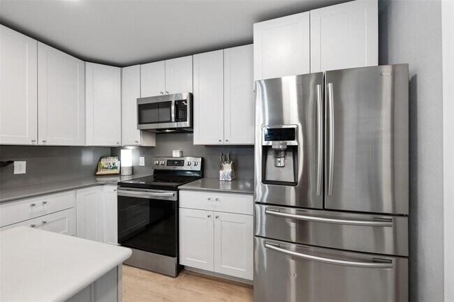 Building Photo - 117 Shady Oak Dr