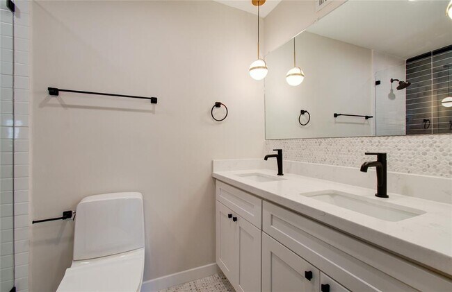 Building Photo - 5839 Sugar Hill Dr