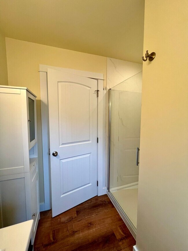 Building Photo - Water Included! Fully Remodeled 1 BD + Loft