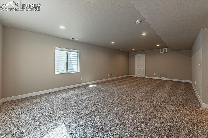 Building Photo - 4028 Ryedale Way