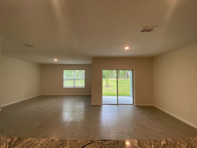 Building Photo - Desirable SE Ocala Neighborhood - Lake Dia...